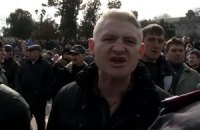 У Керчі натовп розігнав і побив прихильників Євромайдану