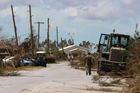 К Багамским островам приближается новый ураган "Умберто"