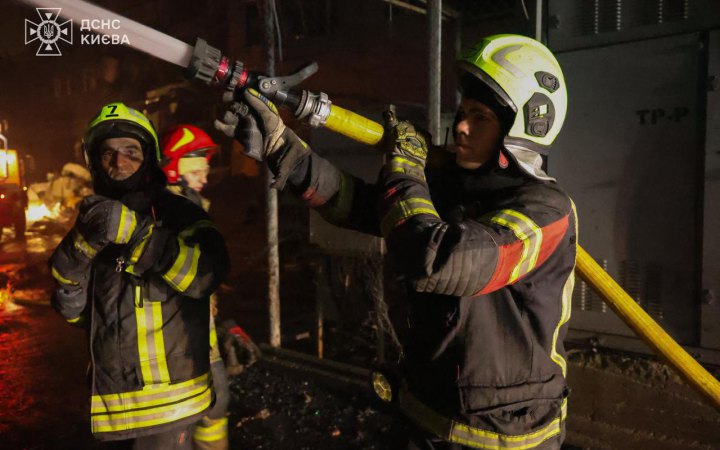 Удар по Києву: пожежі у Деснянському та Дарницькому районах повністю ліквідовано