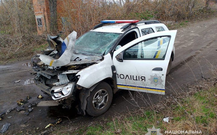 Ворог атакував авто поліцейських на Сумщині