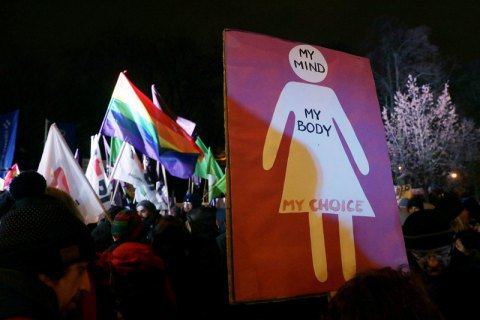 В Польше избили женщин, которые вышли на протест против запрета абортов