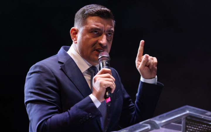 Ультраправий кандидат в президенти Румунії вважає, що заборони на його в'їзд скасують після перемоги в першому турі виборів