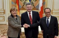 Порошенко обсудил ситуацию в Дебальцево с Олландом и Меркель 