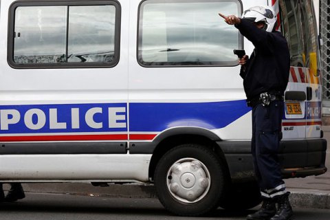 В Париже полицейские устроили ночную демонстрацию