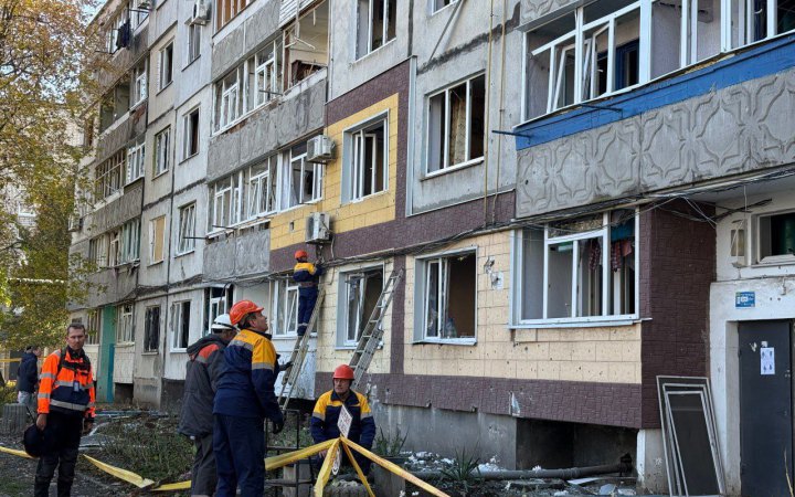 У Павлограді після нічної атаки газовики лагодять понівечені комунікації