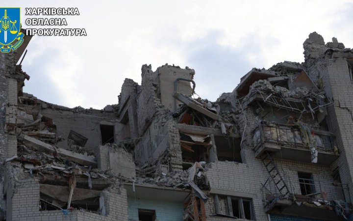 Російська армія скинула авіабомбу на житловий будинок у Купʼянську