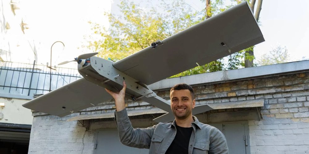 Андрій Шувалов із дроном 'Дартс'