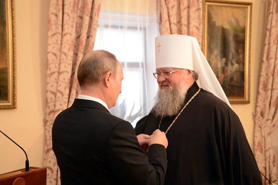 Путін нагороджує орденом дружби Іларіона (Шукала)