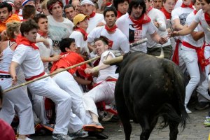 В забеге быков в испанской Памплоне пострадали три человека