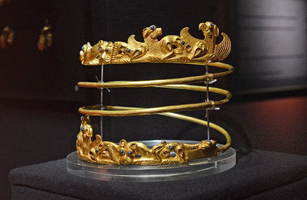 Золотое сарматское украшение, которое носили на шее