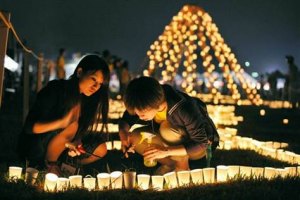 ​В Японии зажгли 16 тысяч свечей в память о жертвах землетрясения
