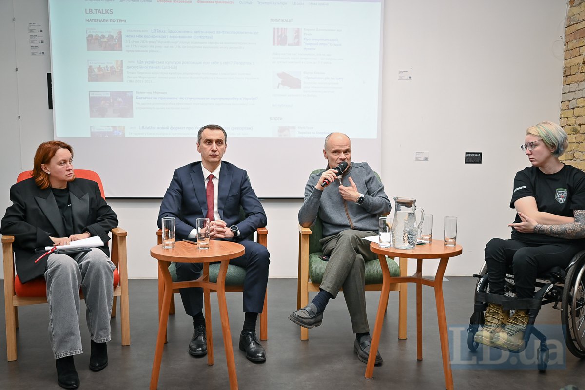 Директорка ради директорів компанії «Дарниця» Катерина Загорій, міністр охорони здоров'я Віктор Ляшко, голова профільного
комітету ВРУ Михайло Радуцький, нардепка і ветеранка- доброволець Яна Зінкевич (праворуч)