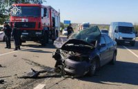 На Дніпропетровщині зіткнулися три автівки, є загибла і 5 потерпілих, серед яких - діти