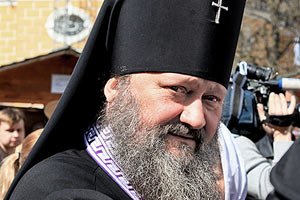 Владика Павло повернув журналістці телефон