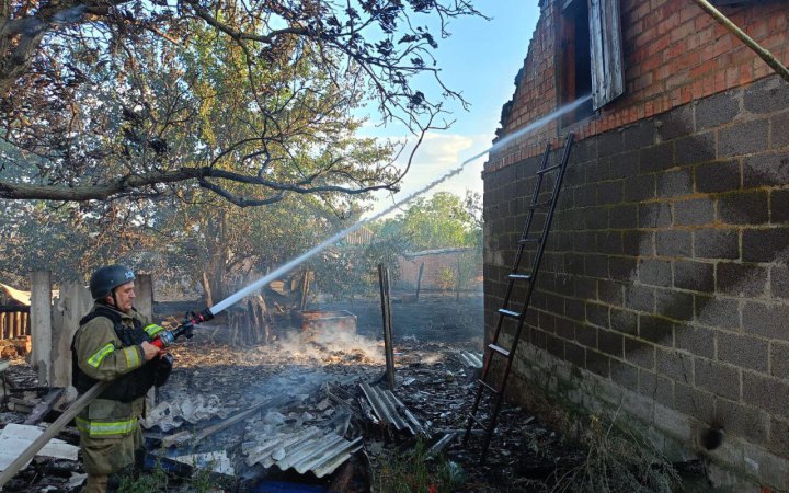 На Дніпропетровщині ворог пошкодив будинки, ферму, гімназію і комунальне підприємство