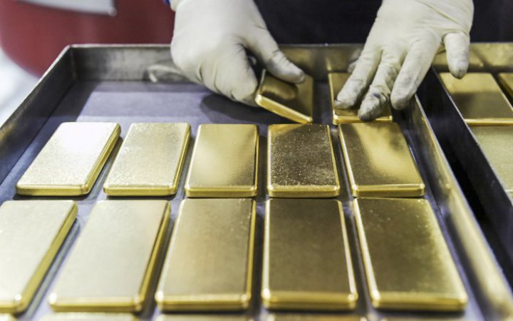 ЄС працює над санкціями проти російського золота, - Bloomberg