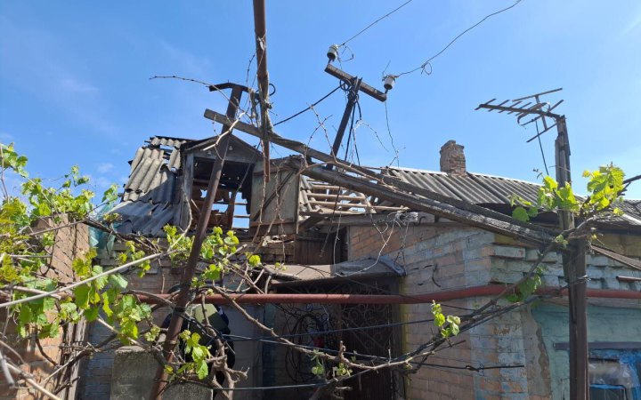 Обстріли Дніпропетровщини: ворог атакував Нікопольщину дронами і бив з артилерії