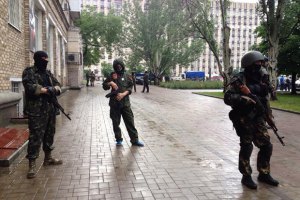 Озброєні люди захопили будівлю прокуратури Донецька