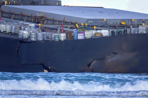 В Індійському океані розколовся японський танкер, що перевозив нафту