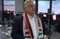 Орбан відповів на скандальний шарф із "Великою Угорщиною"