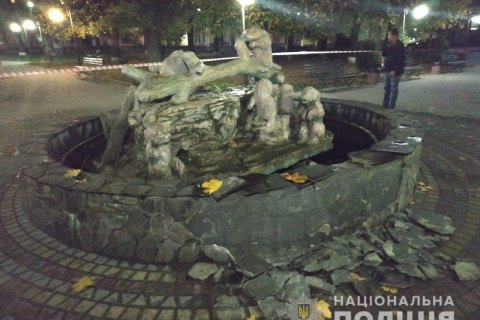 Полиция задержала мужчину, взорвавшего фонтан во Львовской области