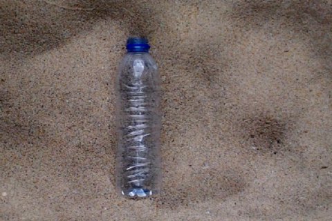 WWF запустил стрим на 450 лет с разлагающейся пластиковой бутылкой 