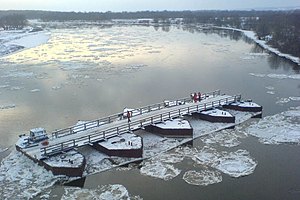На Черниговщине из-за ледохода разрушился мост