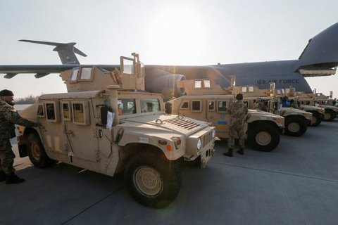 США в липні передадуть Україні ще 100 джипів Humvee