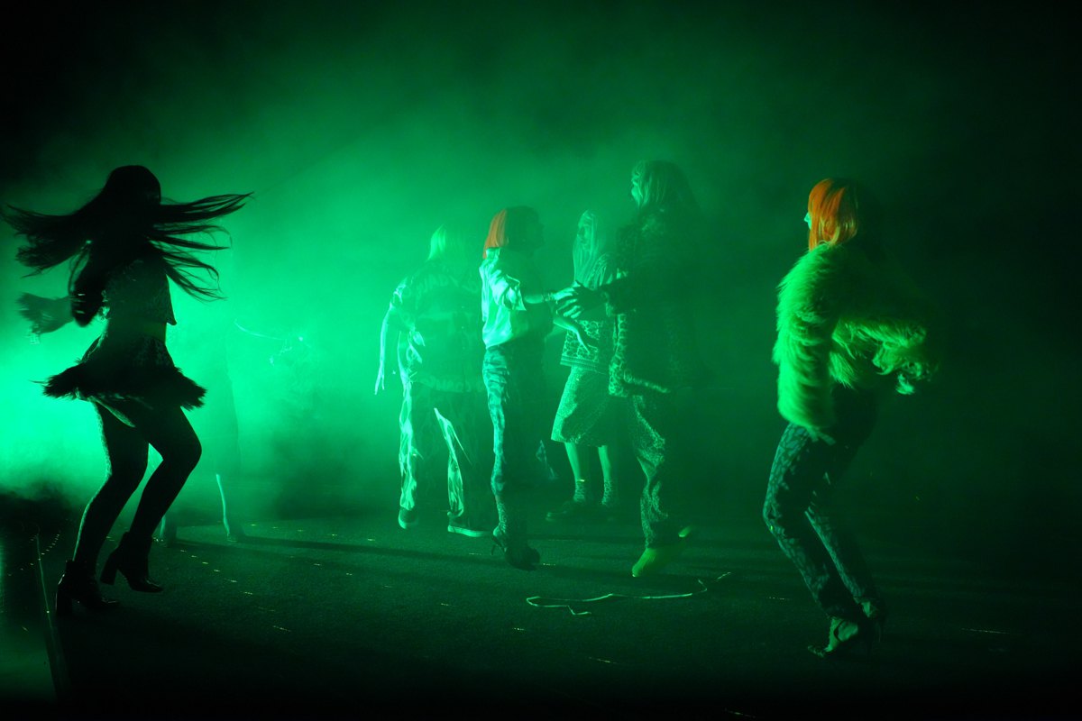 Вистава «Робота з Тінню»