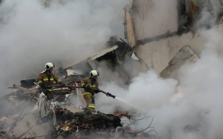 У Києві внаслідок атаки перекрили рух на шести вулицях, є зміни в курсуванні громадського транспорту