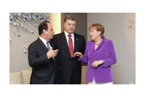 Порошенко закликав Меркель і Олланда прискорити введення безвізового режиму
