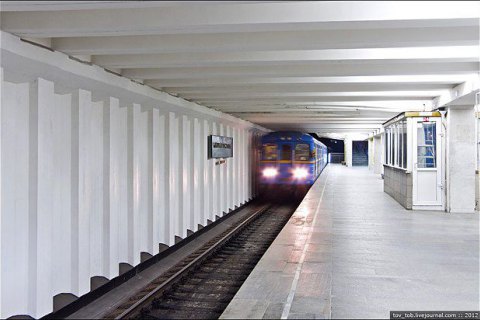 Пасажир упав під поїзд на станції метро "Чернігівська" в Києві