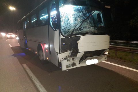 На Рівненщині автобус з паломниками, які поверталися з Києва, зіткнувся з вантажівкою