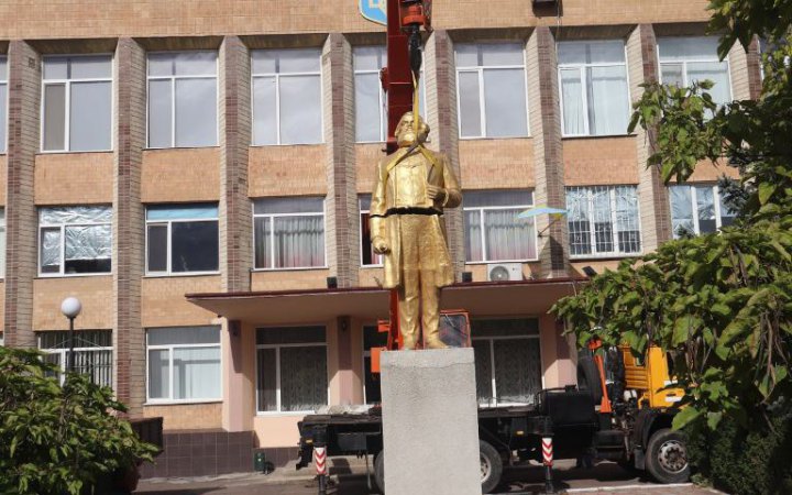 На Одещині прибрали монумент Карлу Марксу