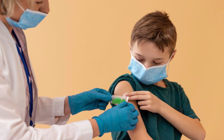 МОЗ нагадує, які щеплення мають мати діти перед початком навчального року