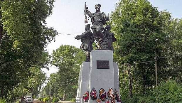 Пам*ятник партизанам в Осташкові, Тверська обл.