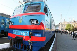 Поезд "Киев-Луганск" опоздал более чем на 10 часов из-за подрыва путей