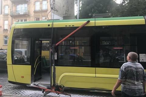 У Львові в трамвая "Електрон" обірвався струмоприймач