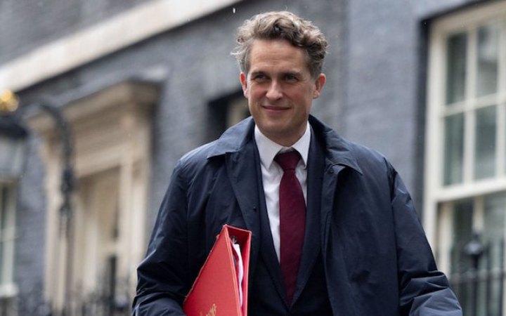 Британський міністр подав у відставку через звинувачення в булінгу