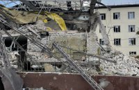 Оккупанты разбомбили больницу в Изюме