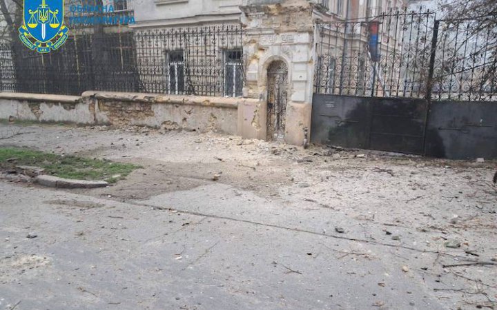 Учора росіяни обстріляли лікарню, музей і адміністративну будівлю у Херсоні, є поранені