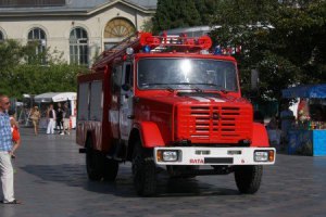 В Черниговской области от столкновения с пожарной машиной погибли два мопедиста