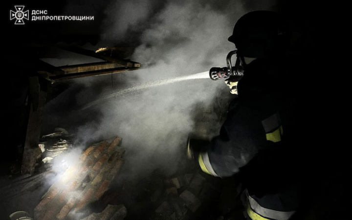 Двоє людей поранені внаслідок ударів Росії по Дніпропетровській області. Під обстрілами перебували різні райони