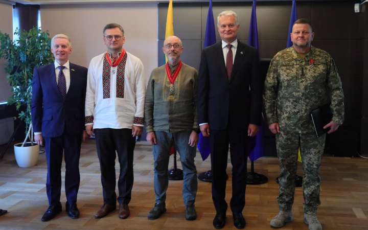 Президент Литви вручив нагороди Залужному, Резнікову та Кулебі