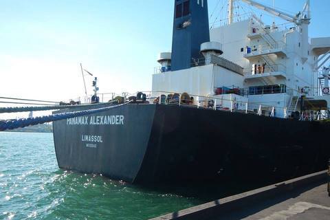У порт "Южний" прибуло перше судно з вугіллям для станцій ДТЕК