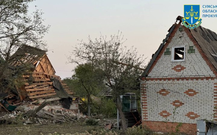 Окупанти вдарили КАБами по приватному сектору на Сумщині, є загибла та 6 поранених 