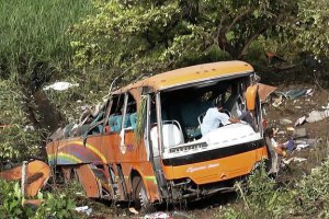 В Перу автобус рухнул в реку: есть жертвы