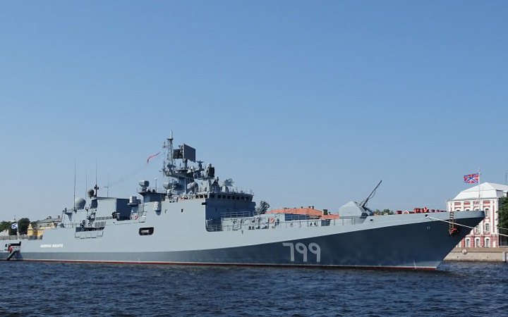 РФ перегруповує Чорноморський флот: у Чорне море зайшов крейсер “Адмірал Макаров”