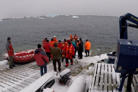 Українські полярники прибули в Антарктиду після обсервації