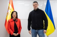 Броньовики VAMTAC та артилерійські снаряди: Україна отримає від Іспанії новий пакет військової допомоги